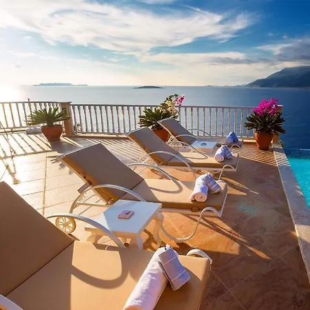 Mirage Hotell 4*