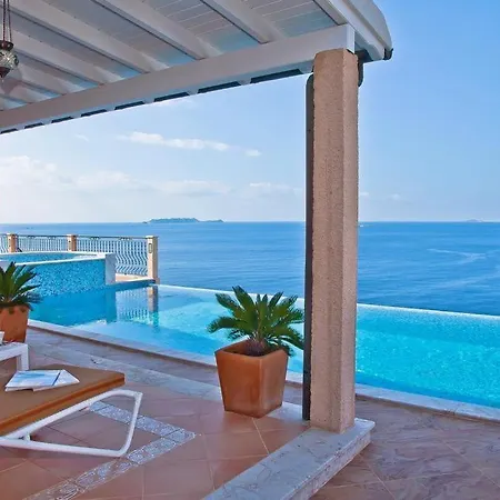 Mirage Hotell 4*